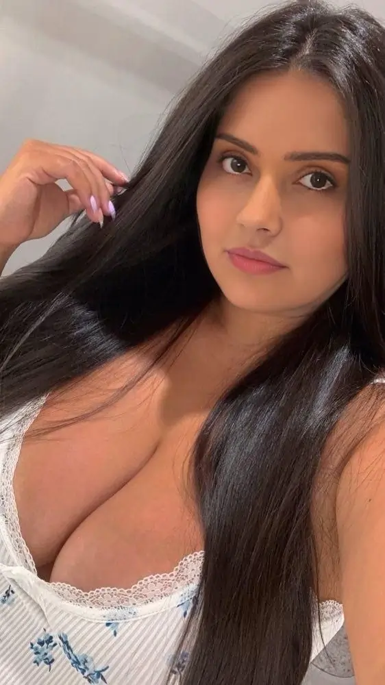 Riya Noida Call Girl Service